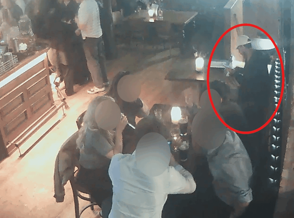 Moment ‘sneaky’ bag thief steals laptop in London pub before police hunt him down in street