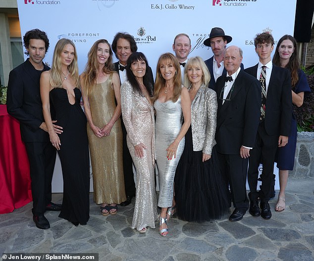 Jane Seymour took a very rare photo with her children on Sunday evening at her stunning Malibu mansion. She four children: Katherine, Kristopher, Sean and John
