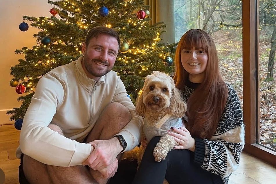 Runner pays tribute to partner who died aged 35 with marathon for Marie Curie