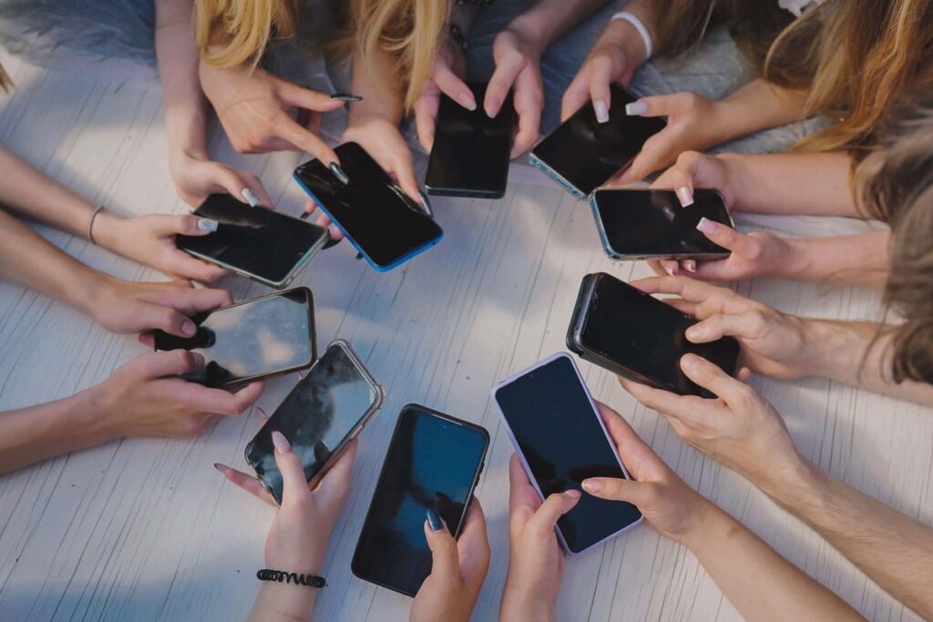 ‘Big four’ mobile firms outperformed by smaller rivals in annual survey