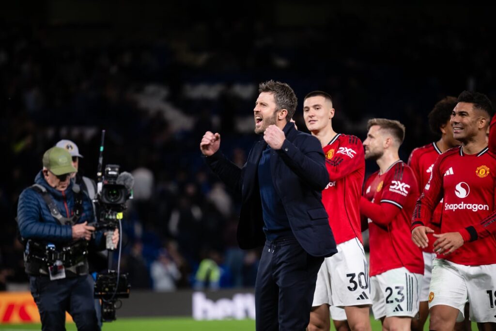 How many points do Manchester United need to guarantee Champions League qualification?