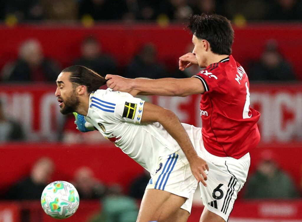Man United: Michael Carrick confirms Lisandro Martinez suspension length after red card
