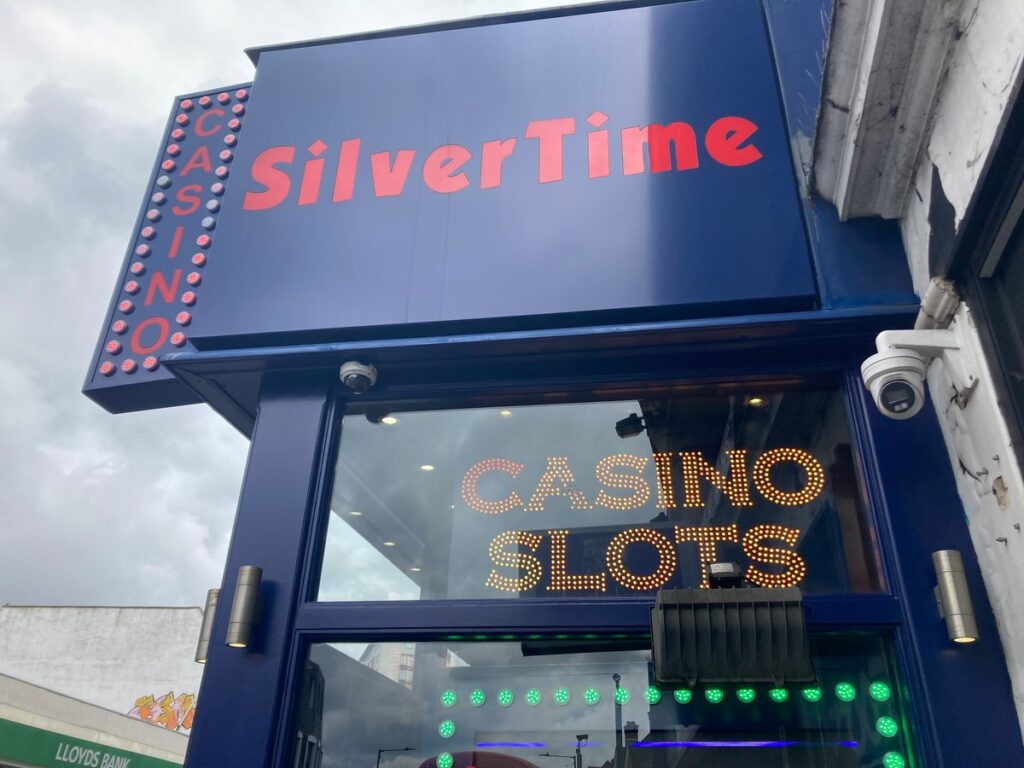Earl’s Court gambling arcade blocked following Bianca Jagger protest