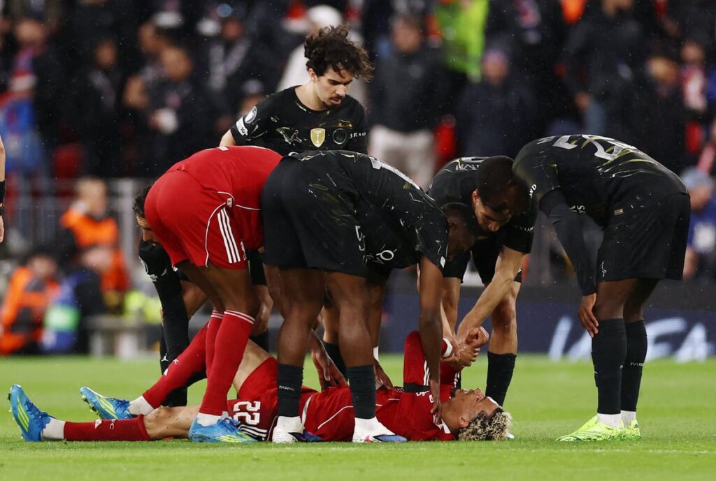 ‘It’s bad’: Liverpool get worrying Hugo Ekitike injury update as striker stretchered off against PSG