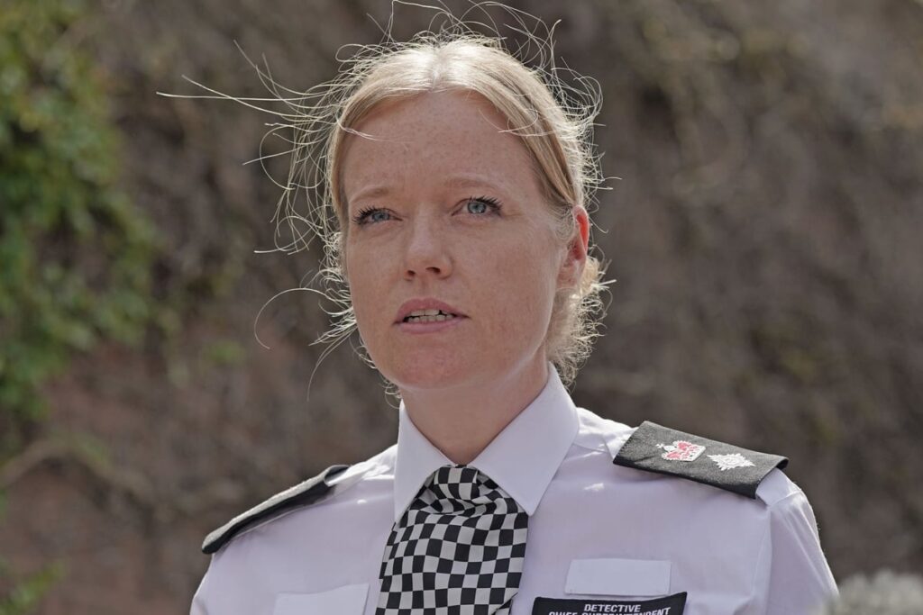 Senior Met police officer who gave emotional TV address ‘among 11 facing probe over Wimbledon school crash that killed two girls’