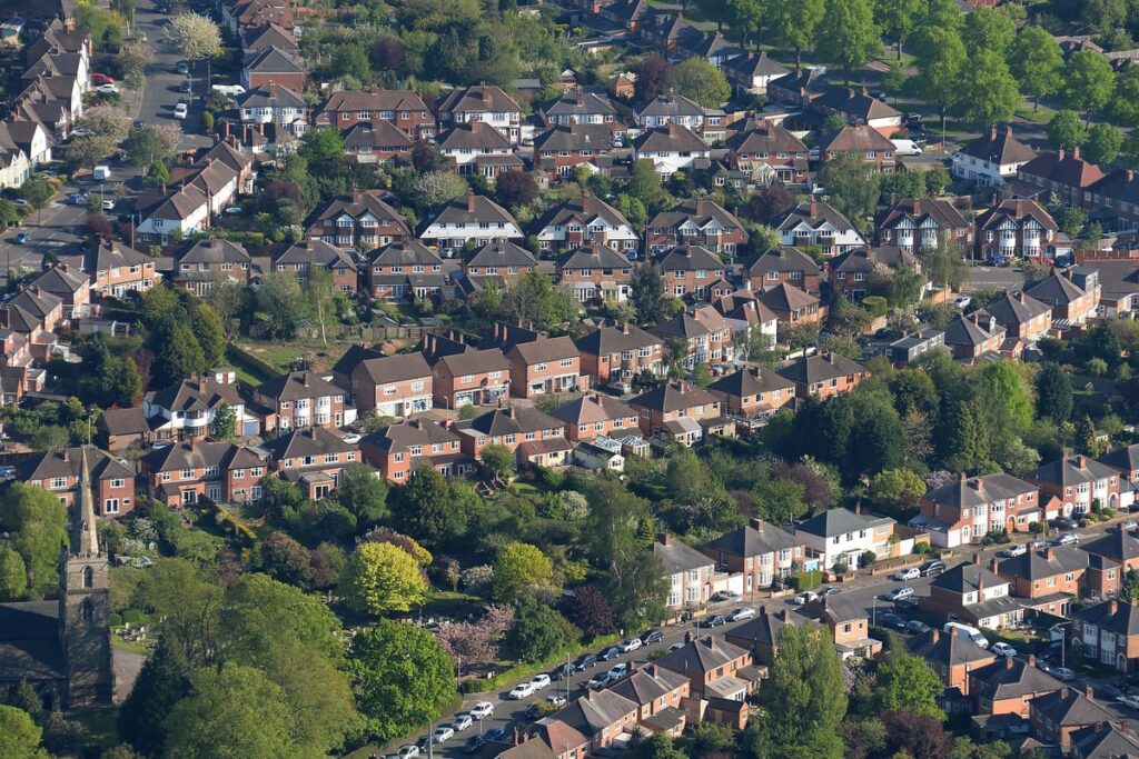 Average price tag on a home jumps by nearly £3,000 in April – Rightmove