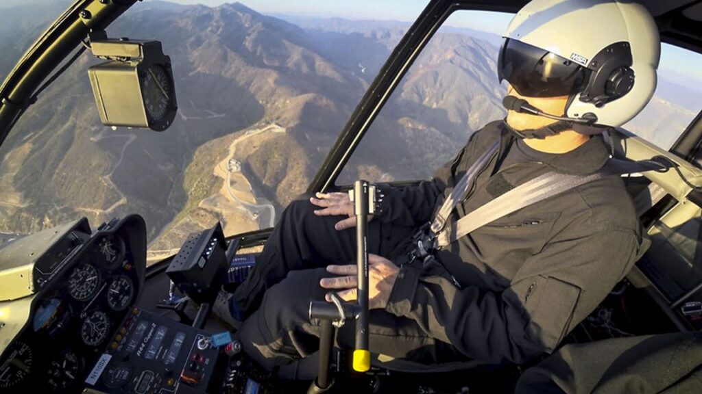 “Rather than replacing the crew”: Watch the 64-year-old Chinook execute a hands-free landing thanks to a pilotless brain update