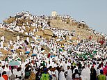 Huge numbers of Muslims pray on Mount Arafat as hajj pilgrimage reaches its peak in 40C heat