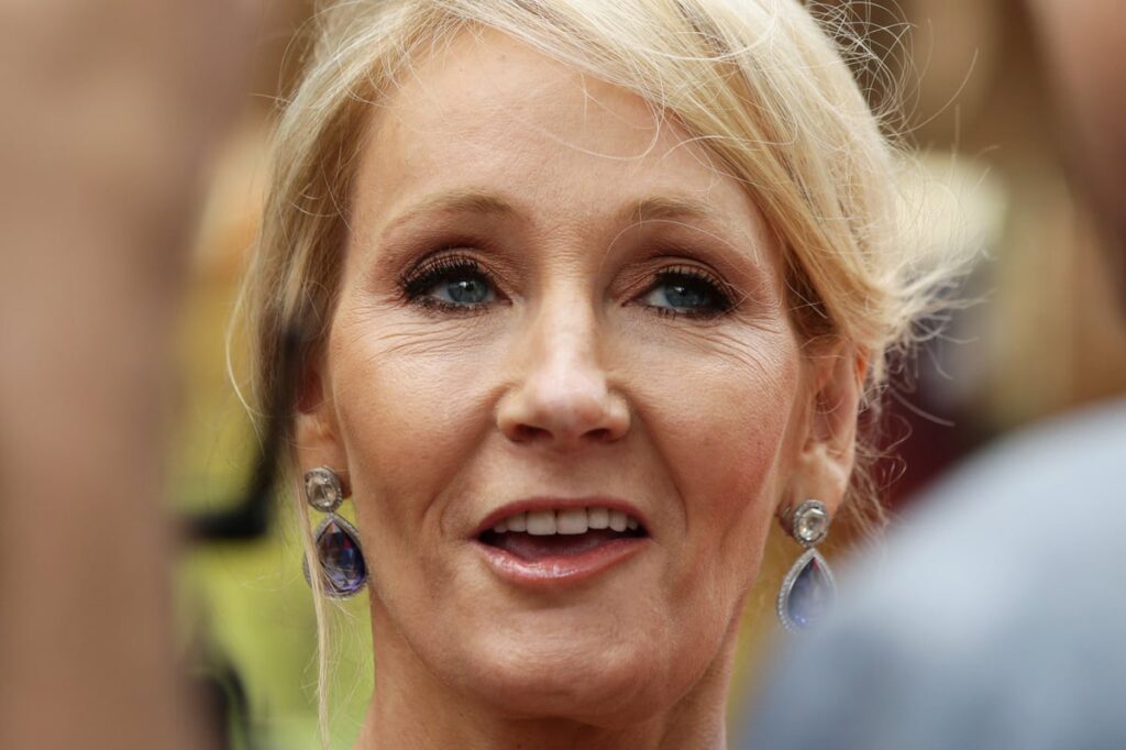 JK Rowling slams Starmer over new Harriet Harman role amid trans row