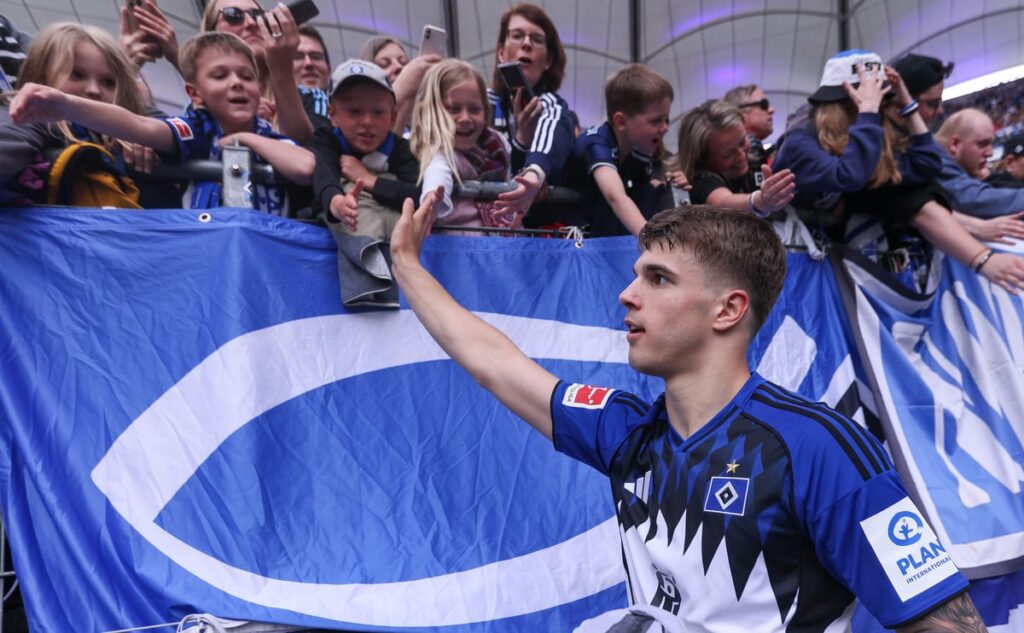 Hamburg confirm Tottenham transfer talks over Luka Vuskovic as statement issued