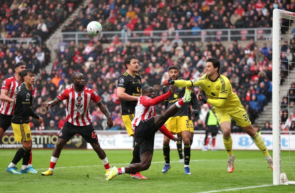 Sunderland 0-0 Manchester United: Senne Lammens stars as Red Devils escape Wearside with fortunate point
