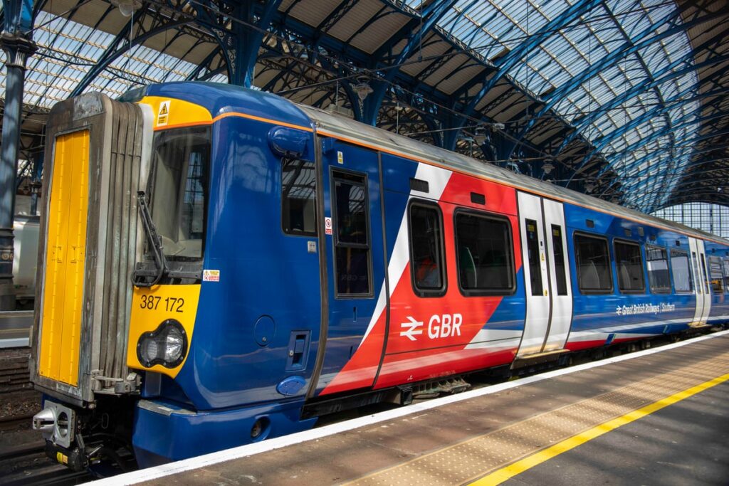 Trains from London Victoria to Gatwick to double as railway nationalised