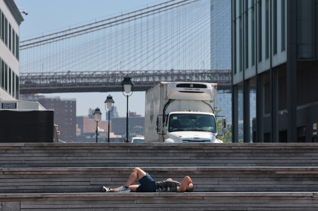 City Hall rejects New York City air conditioning rules for London