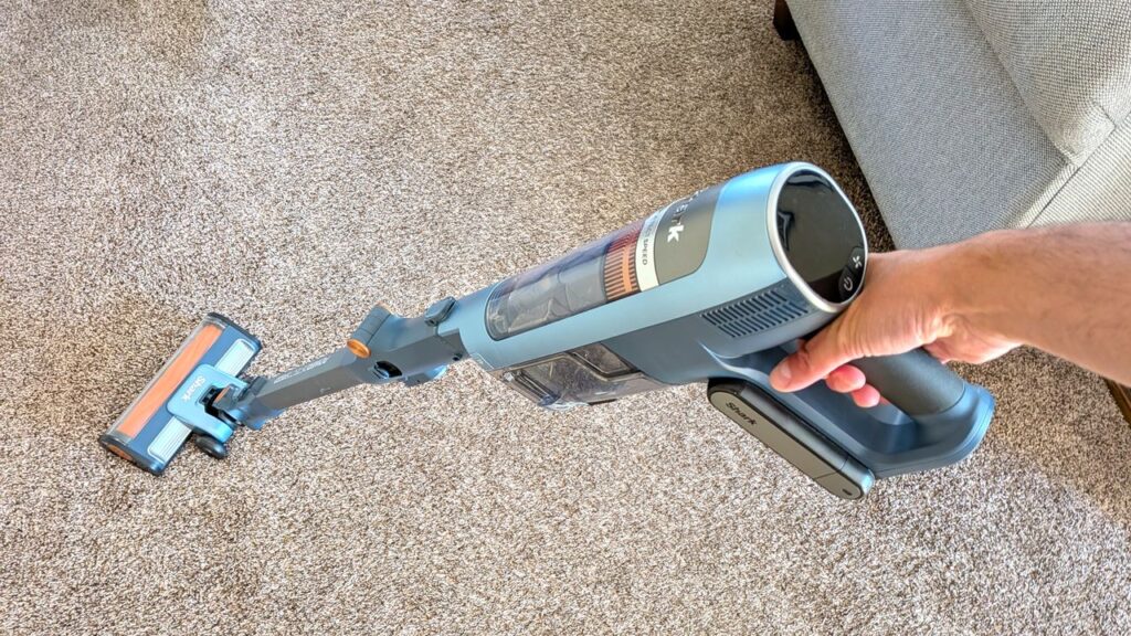 The Shark Powerdetect Speed delivers superb cleaning in short bursts, and with a mess-reducing auto-empty dock, it’s superb value