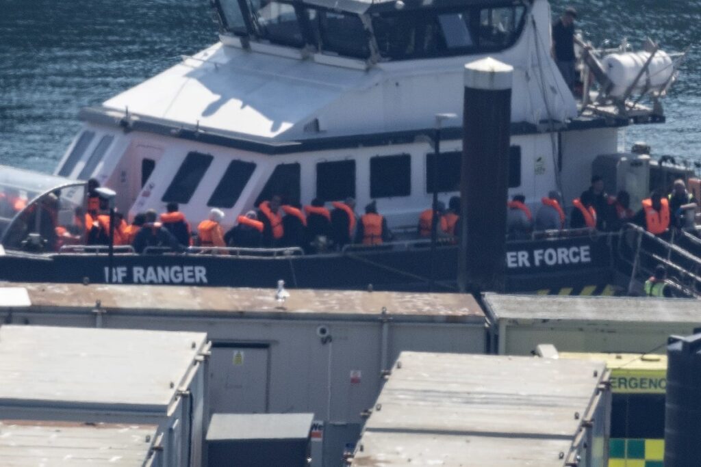 Channel crossings: Number of migrants arriving in UK since 2018 hits 200,000