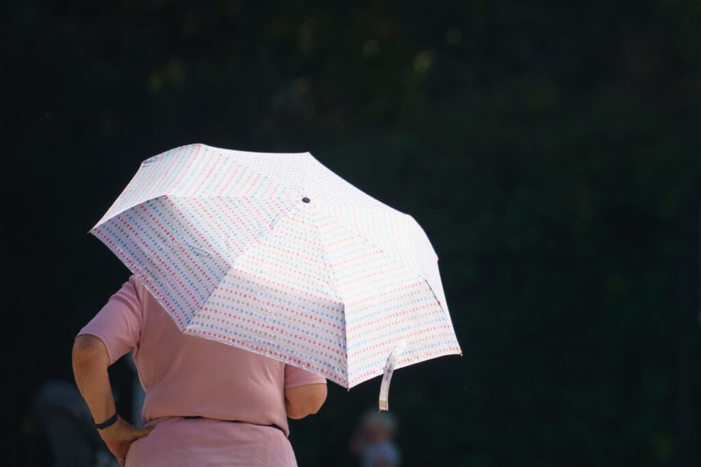Heat health alert: What does it mean and how can vulnerable people stay cool?