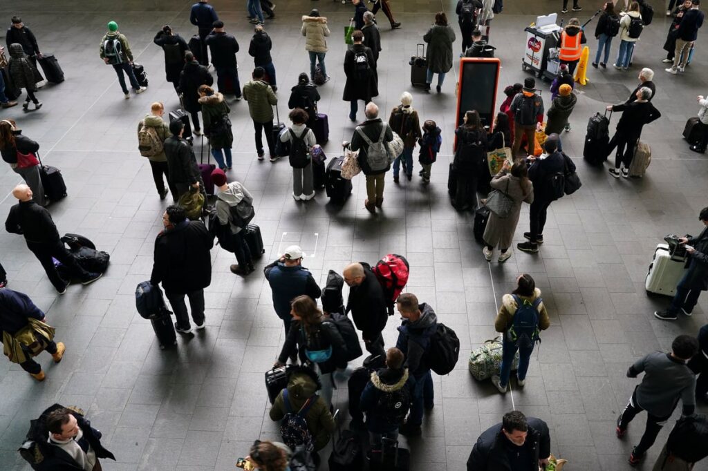 London travel news LIVE: Major disruption at King’s Cross after escaped man hit by train