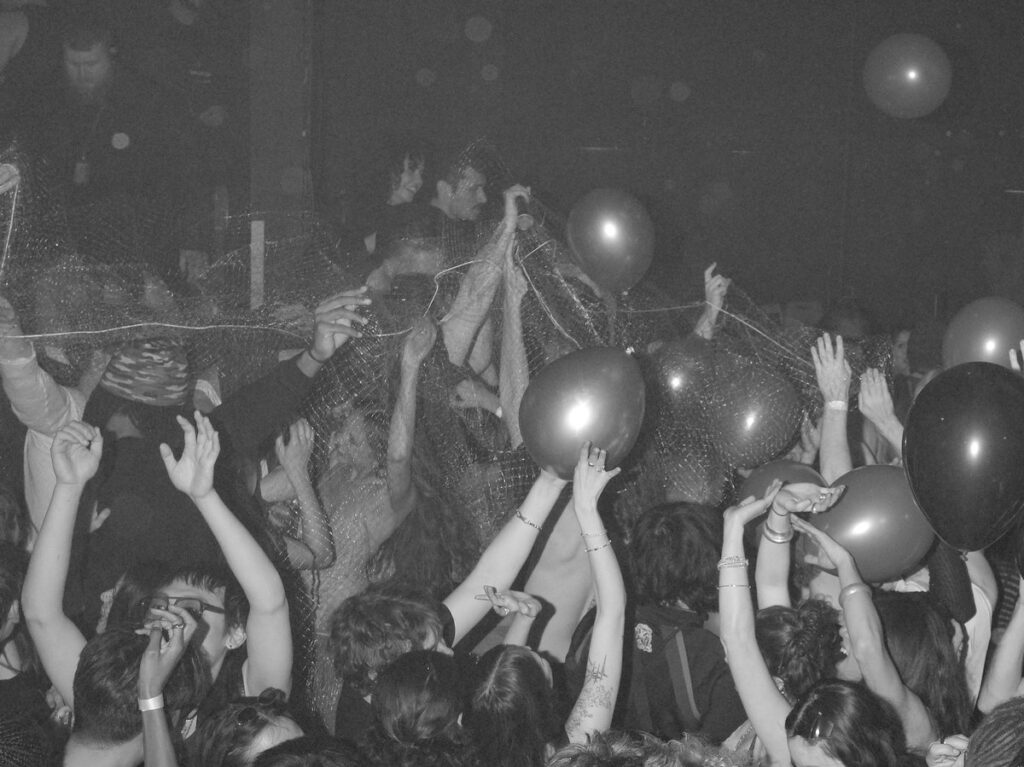 OPINION – So long, for now, to the no-phones club that let us party like it was 1999