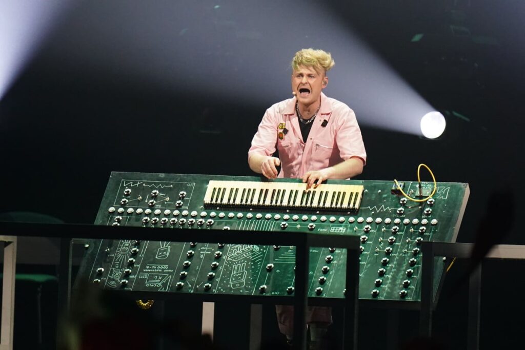 Eurovision grand final rehearsal restarted after curtain fails to open