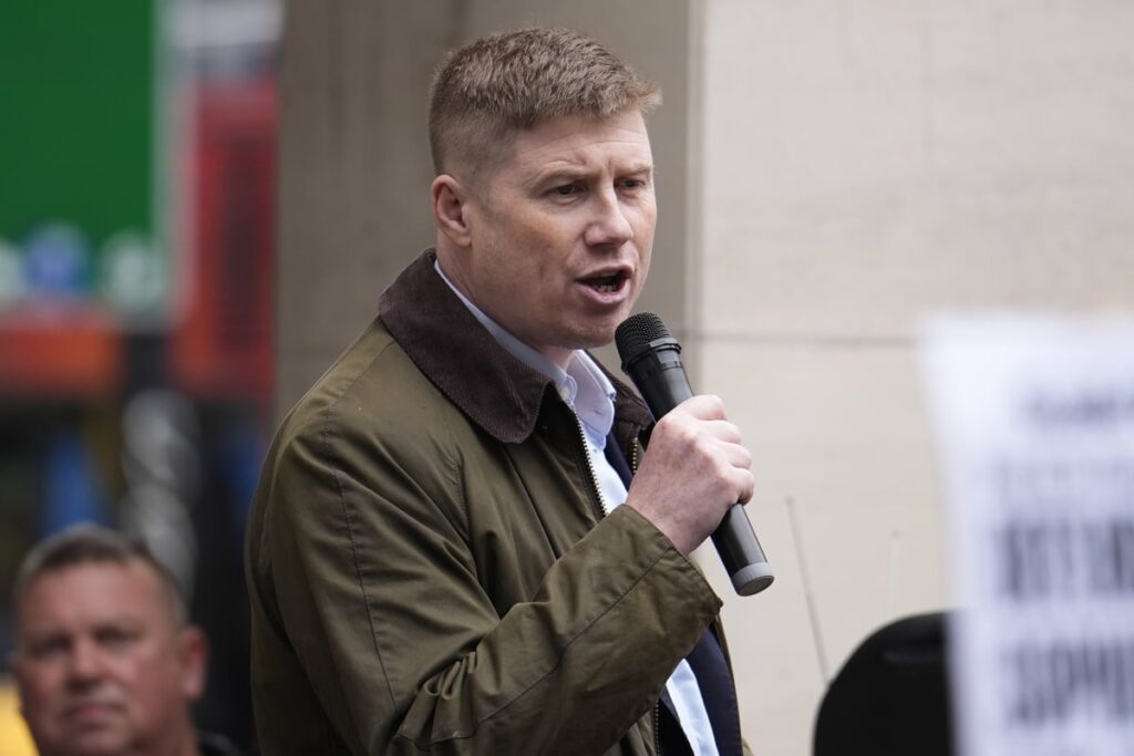 Tube strikes: RMT boss ‘instructs’ train drivers not to work but Acas talks raise hopes of last-minute deal