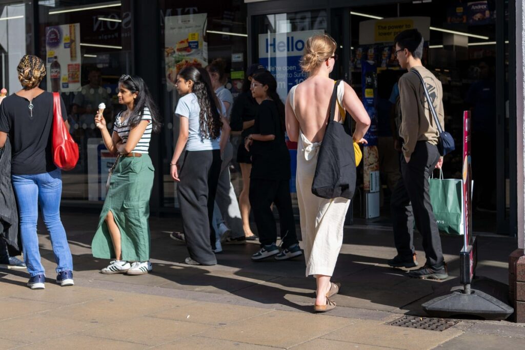 Shopper footfall suffers in record-breaking May temperatures