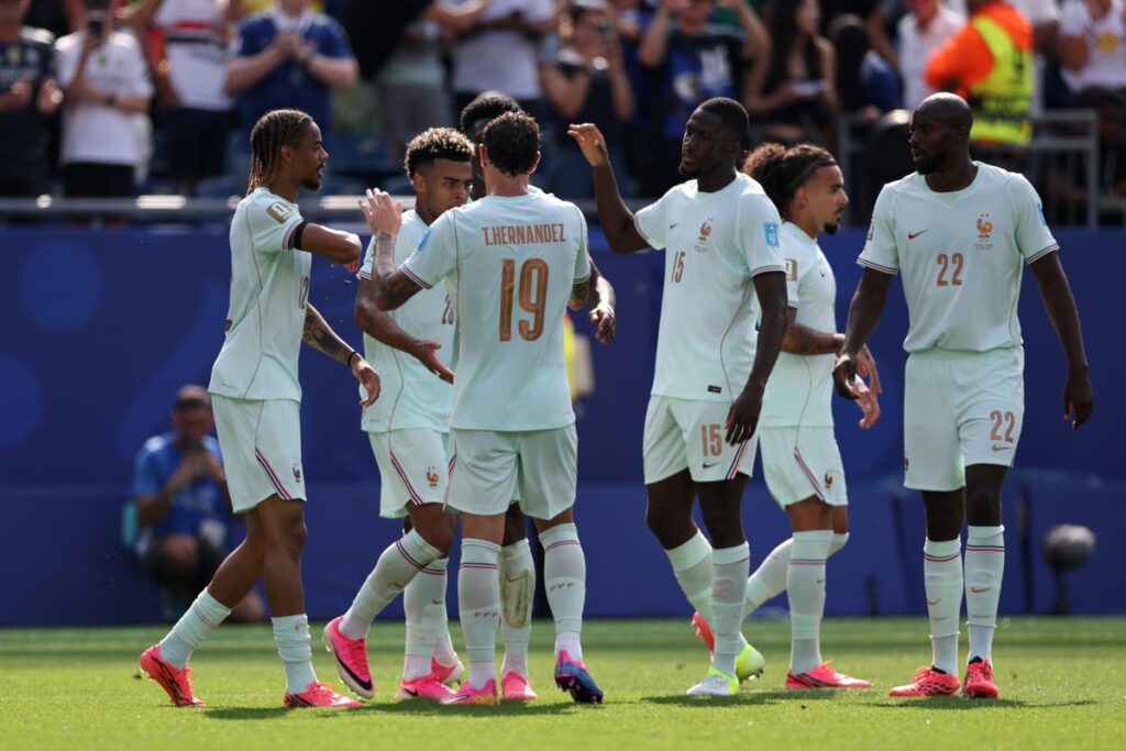 Which teams have qualified for World Cup last-32 knockout stage?