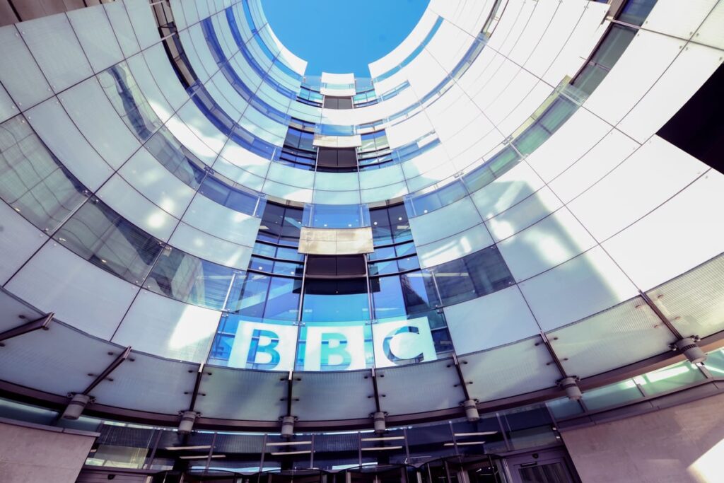 BBC ends its long wave radio broadcasts after almost a century