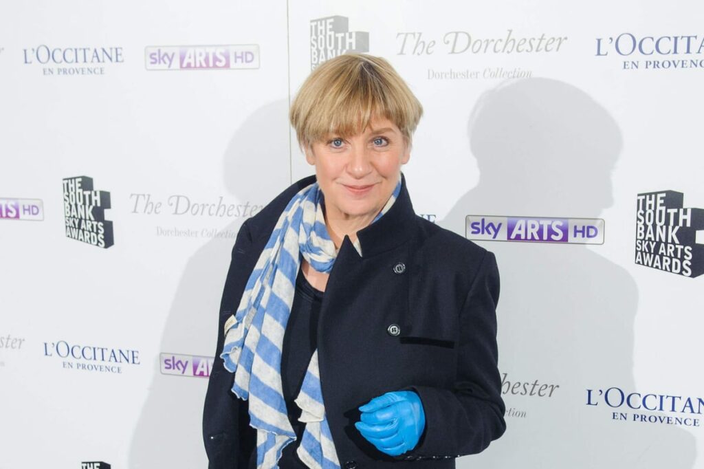 Victoria Wood sitcom Dinnerladies to return with stage play