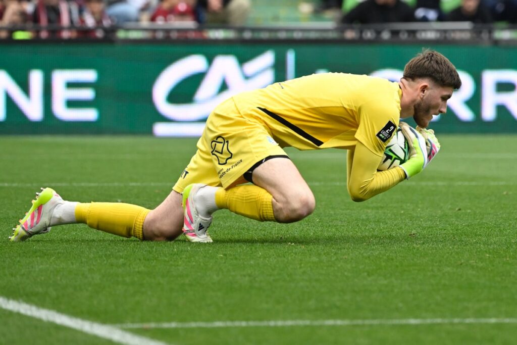 Chelsea make new goalkeeper transfer decision as Robert Sanchez rival prepares to arrive