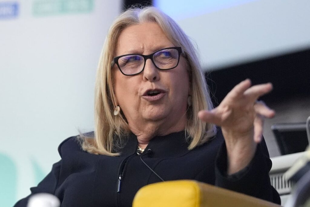 ‘Stand doubly strong’ – former president slams use of Irish flag to intimidate