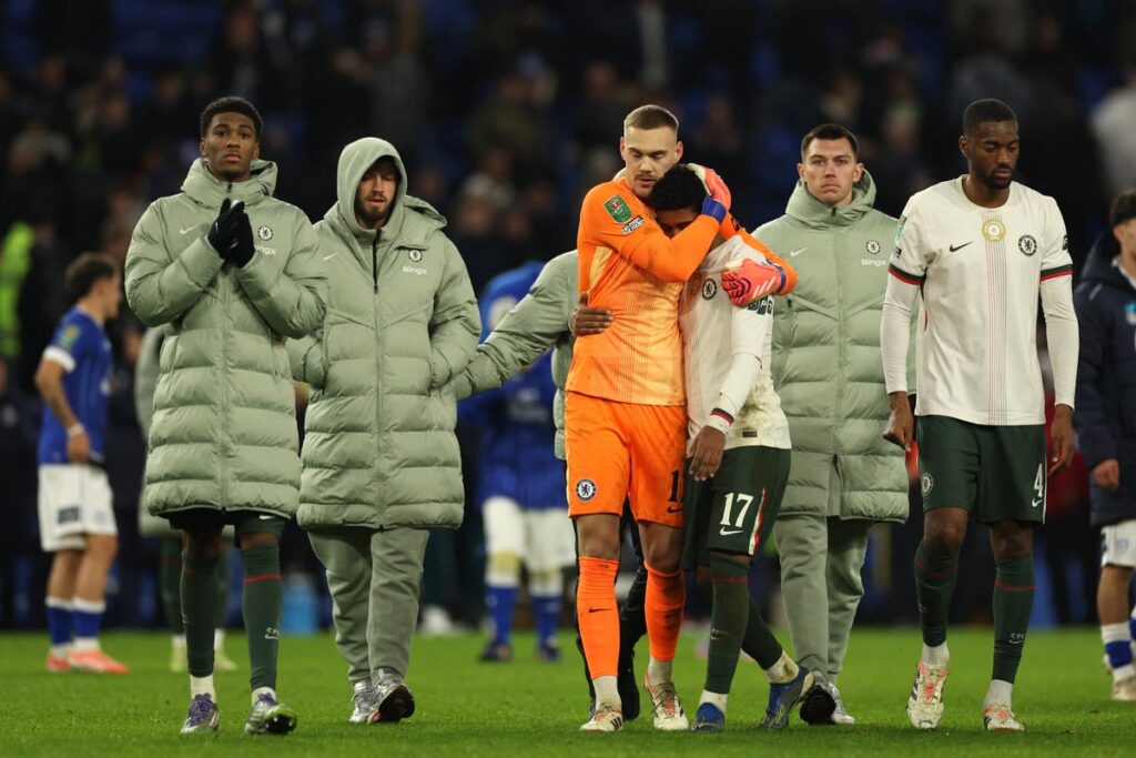 Chelsea star flies back from pre-season tour to seal transfer move