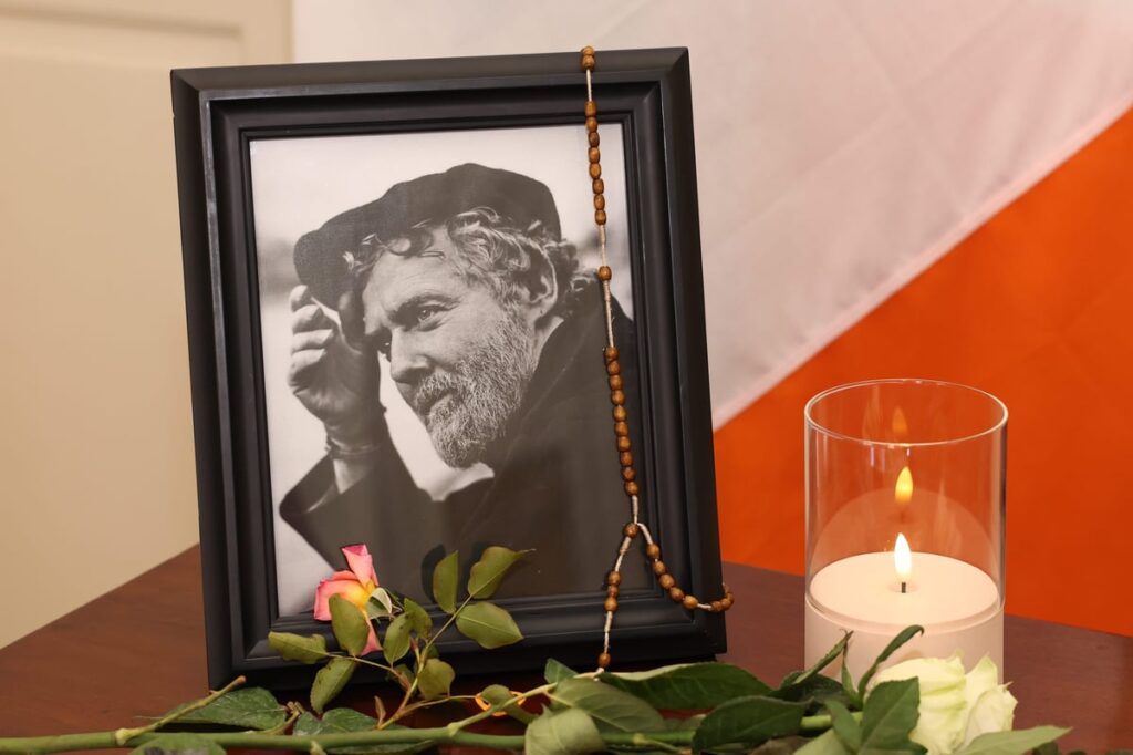 Public wake to be held for Glen Hansard in Dublin on Monday