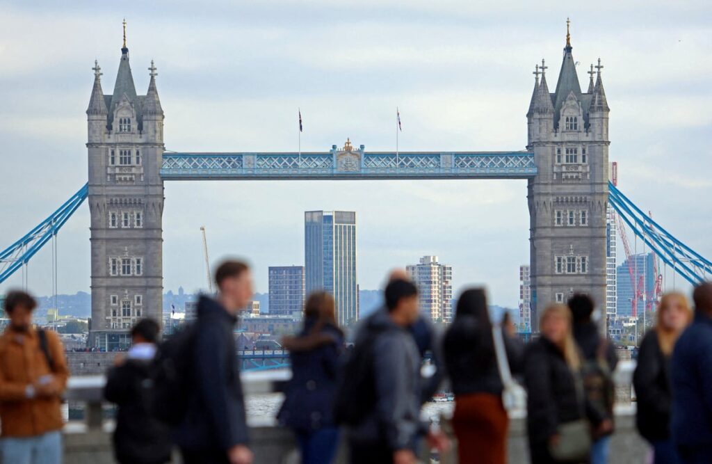 London leavers: City’s population sees first ‘real’ fall for 37 years as 420,000 move to other parts of UK