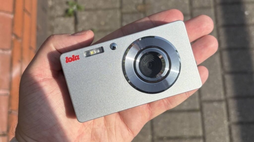 I swapped my iPhone’s camera for this Y2K-inspired digicam — and there’s only one point-and-shoot I want in my pocket for capturing memories